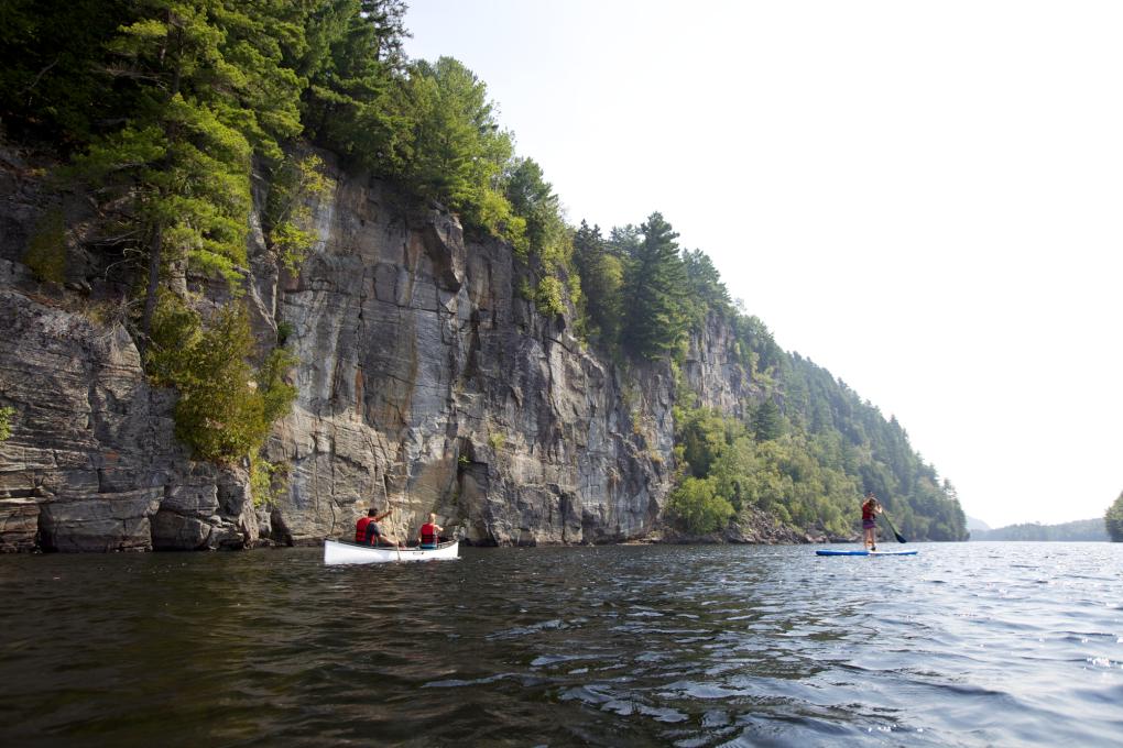 Canot sur un lac du parc naturel régional de Portneuf