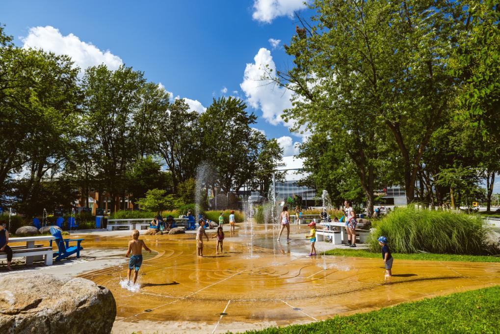 Jeux d'eau place Jean-Béliveau