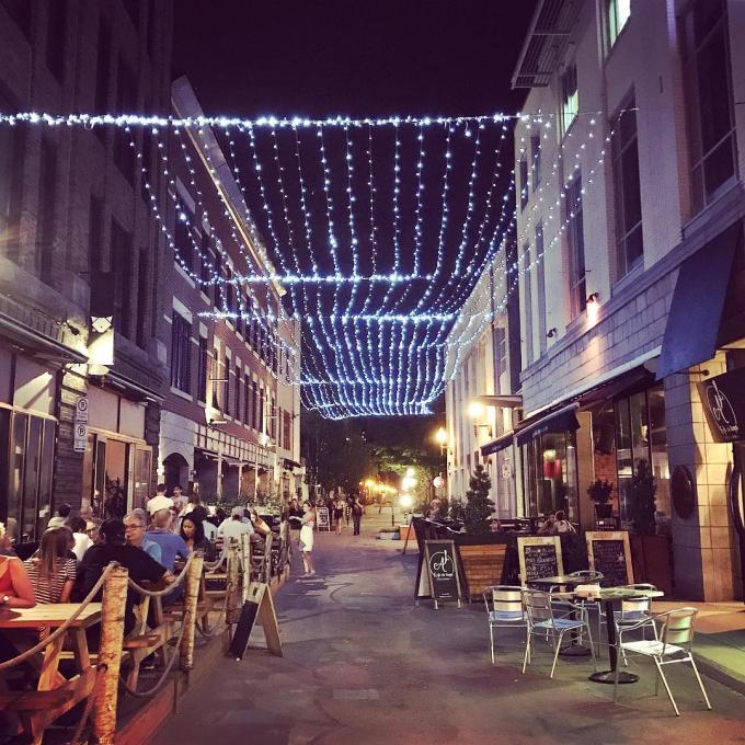 Rue du Parvis Saint-Roch