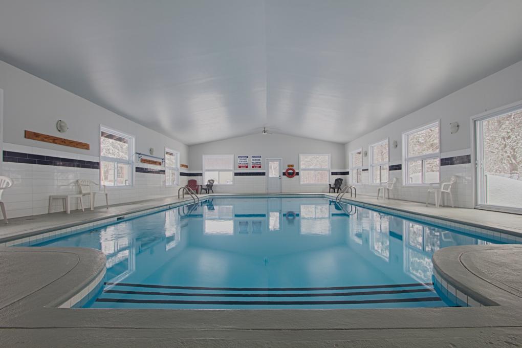 Villas Mont Sainte-Anne - piscine intérieure