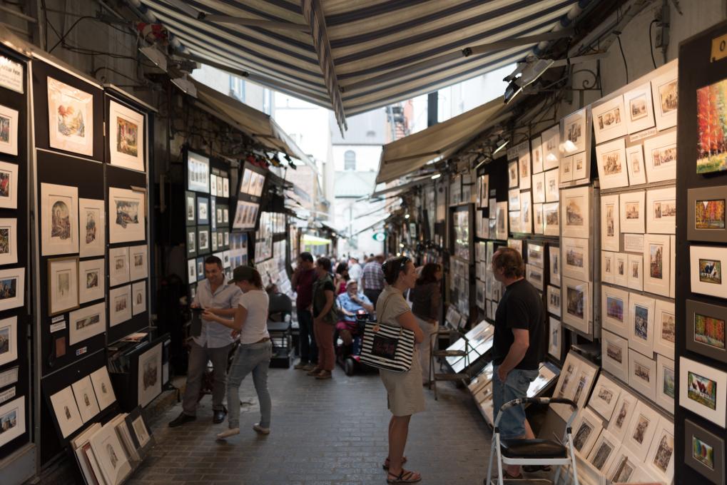 Rue du Trésor - Clients sur la rue du Trésor