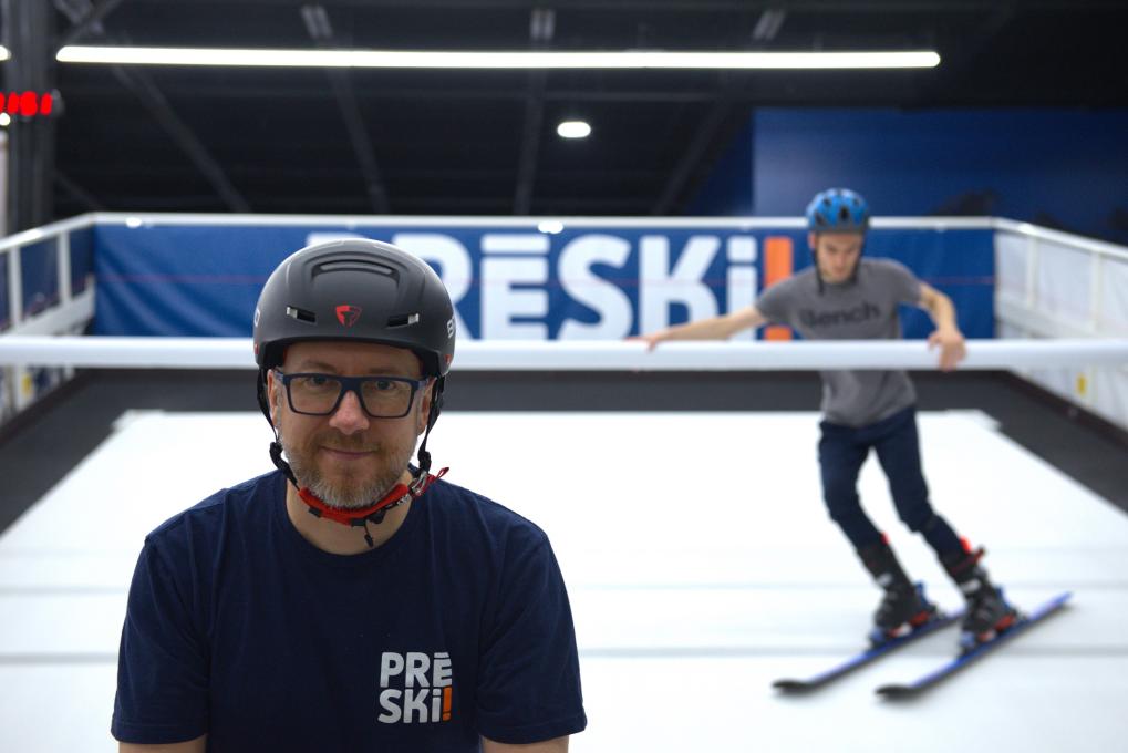 Préski - 1 skieur en attente et 1 skieur