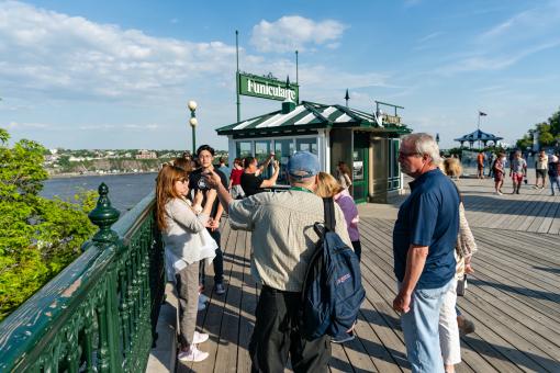 HQ Services Touristiques - Visites à pied en groupe et privées sur la Terrasse Dufferin