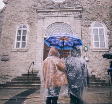 HQ Services Touristiques - Visites à pied en groupe et privées sous la pluie