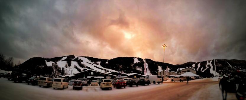 Station touristique Stoneham - Montagne de soir