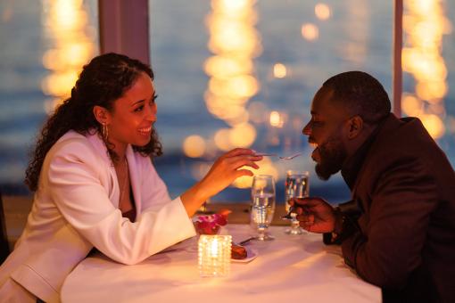 Croisières AML - Couple en Souper-croisière