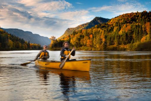 Parc national de la Jacques-Cartier - Sépaq - En canot dans la vallée de la Jacques-Cartier