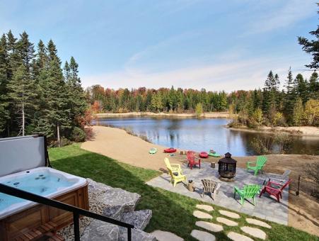 Au Chalet en Bois Rond - vue sur terrasse et lac