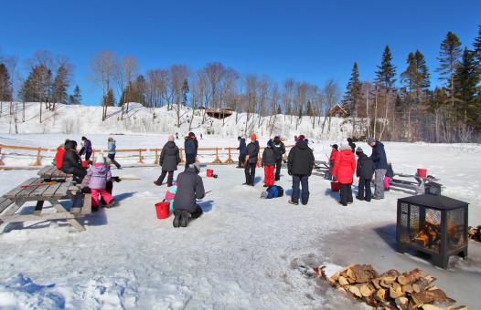 Au Chalet en Bois Rond - Pêche blanche en groupe