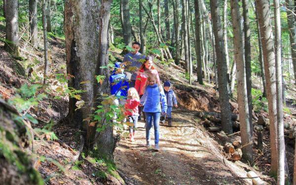 Au Chalet en Bois Rond - Randonnée en famille
