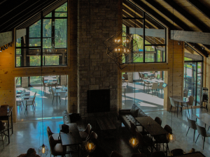 Sommet Bistro Pub - Salle à manger