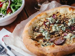 Milano Pizzeria - Pizza
