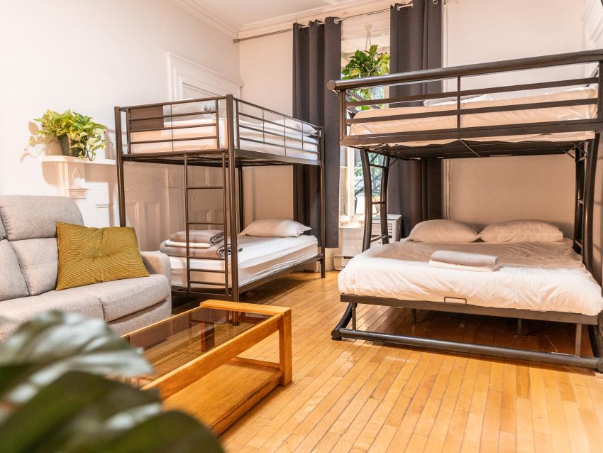 Chambre dortoir à l'Auberge de la Paix