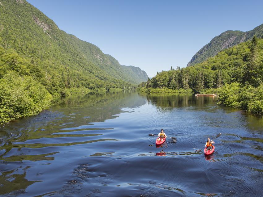 Kayaks dans la vallée de la Jacques-Cartier