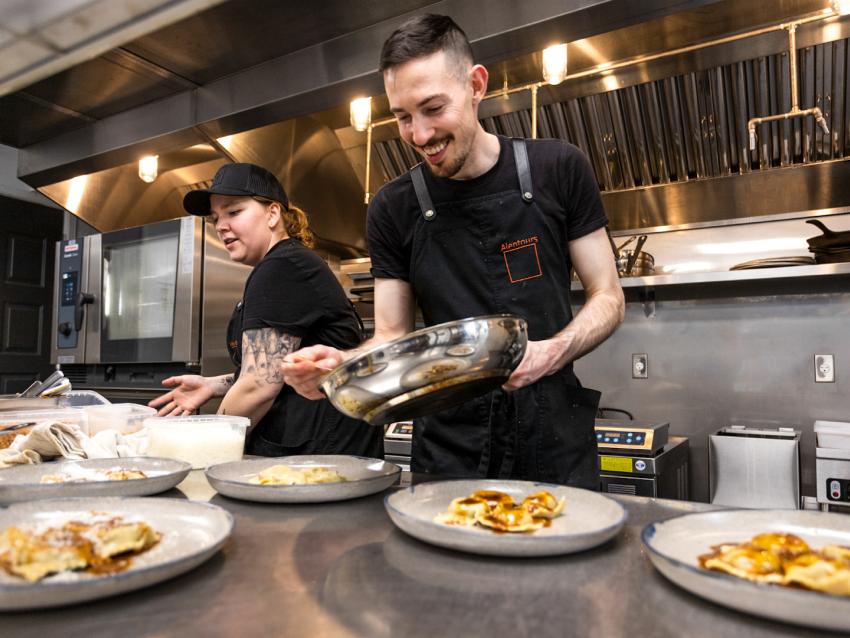 Restaurant Alentours - Cuisine en action