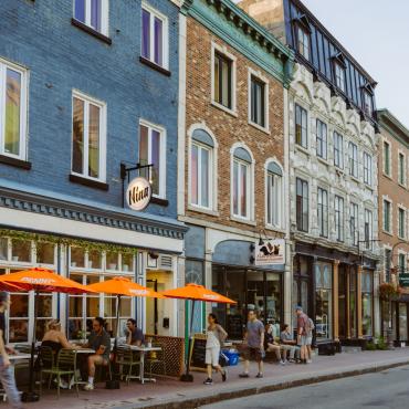 Terrasses dans le quartier Saint-Jean-Baptiste